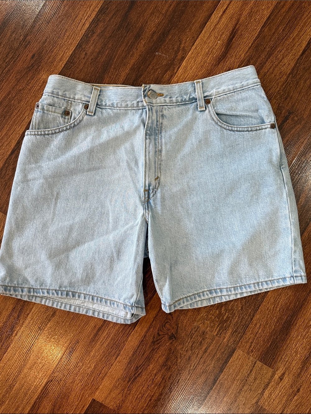Women’s vintage light blue denim Levi’s shorts